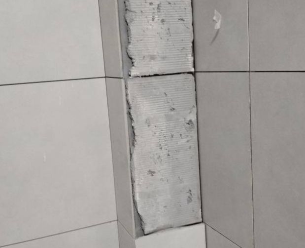 泰顺瓷砖空鼓维修公司分享下瓷砖施工前基层浇水润湿程度不足，可能导致以下问题